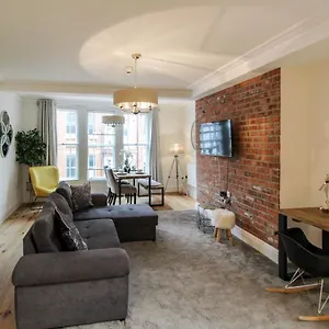  Apartment Spacious, Elegant Centre With Free Wifi